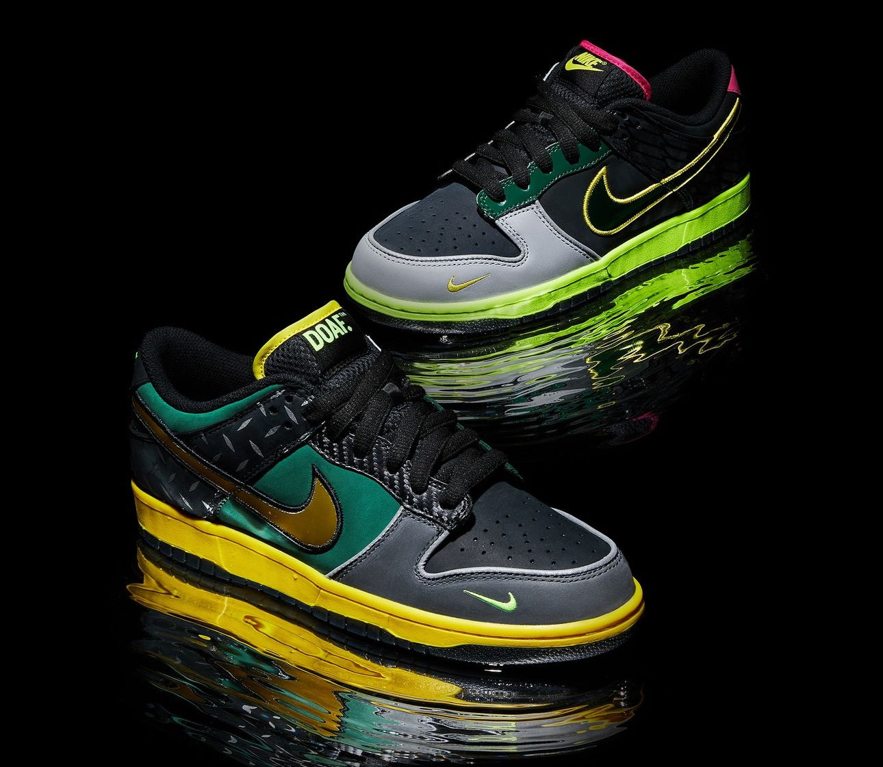 NIKE DUNK LOW “ WHAT THE DUCK “ UNIVERSITY OF OREGON HOME PE ( FLIGHTCLUB NYC RAFFLE PAIR )