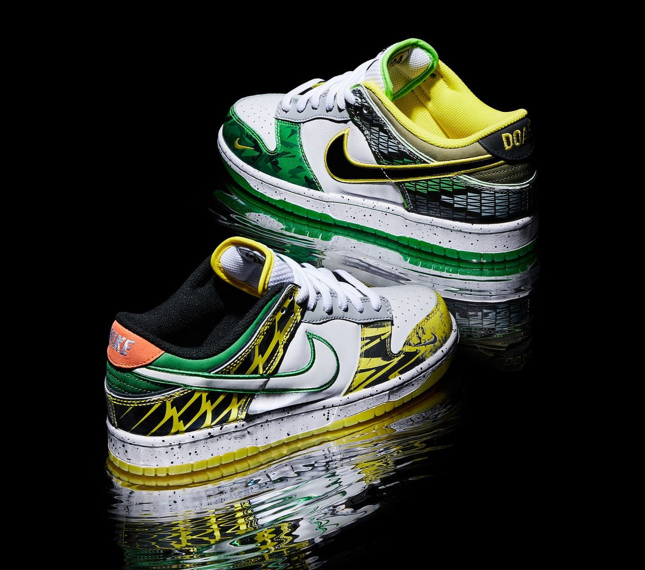 NIKE DUNK LOW “ WHAT THE DUCK “ UNIVERSITY OF OREGON AWAY PE ( FLIGHTCLUB NYC RAFFLE PAIR )